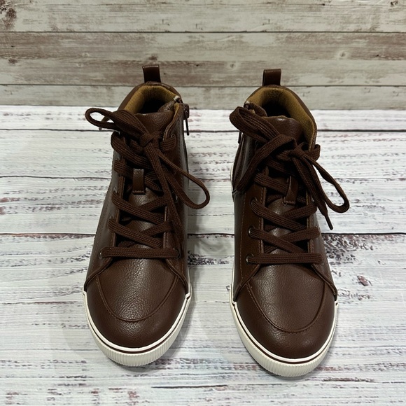 Cat & Jack Other - NWOB Cat & Jack Boys Florian Sneakers- size 3